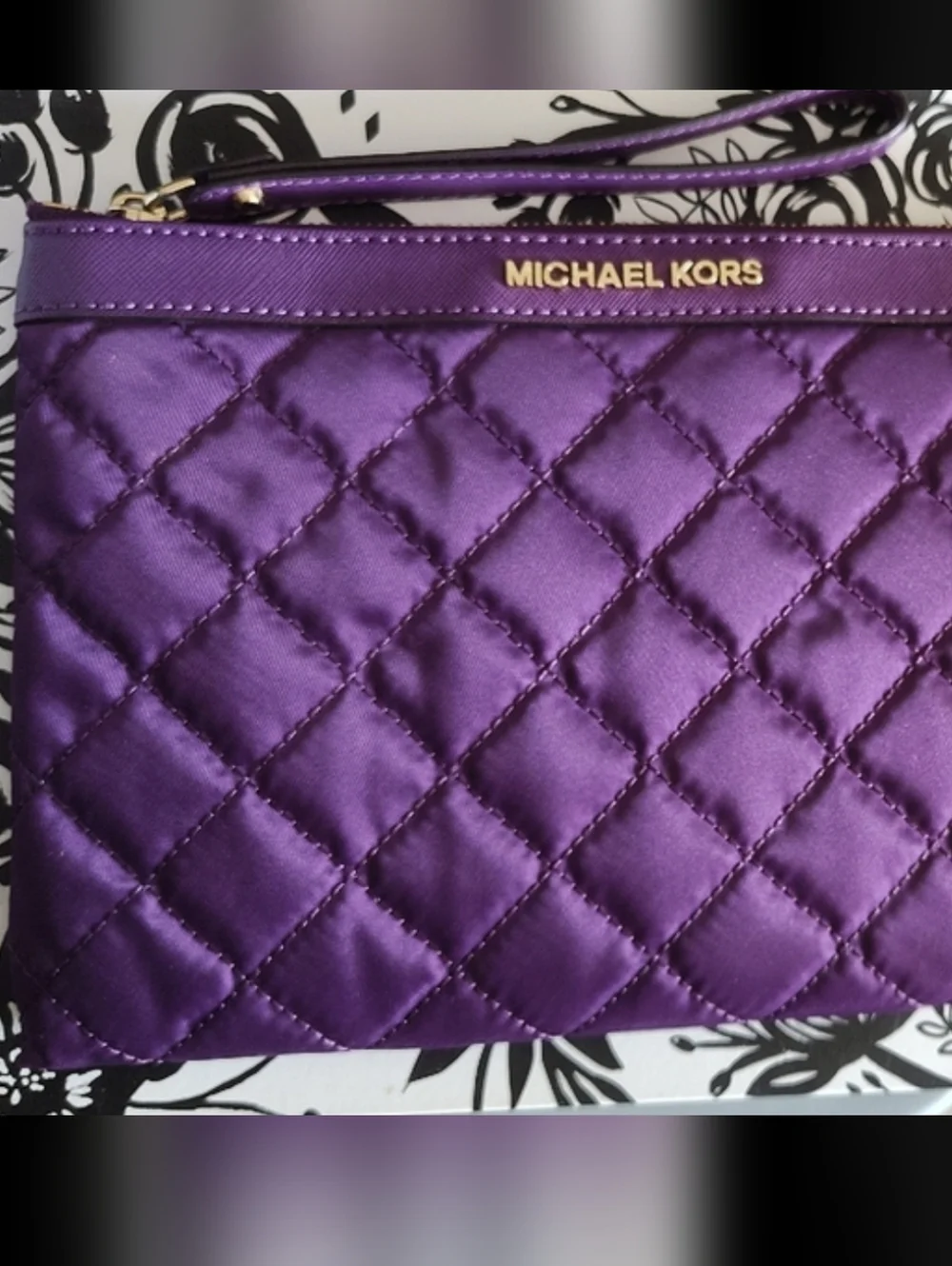 🆕Michael Kors Quilted Satin Purple Wristlet Clutch with Gold Logo